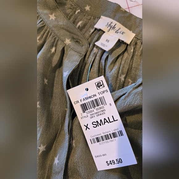 Sage Star Print Women's short sleeve button up Top - Picture 7 of 8